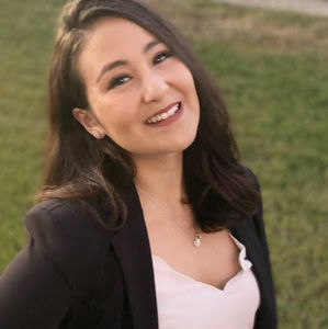 Meet your Posher, Emilia